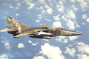 Maquetas Hechas - Mikoyan-Gurevich MiG-23 Flogger Vista frontal-lateral