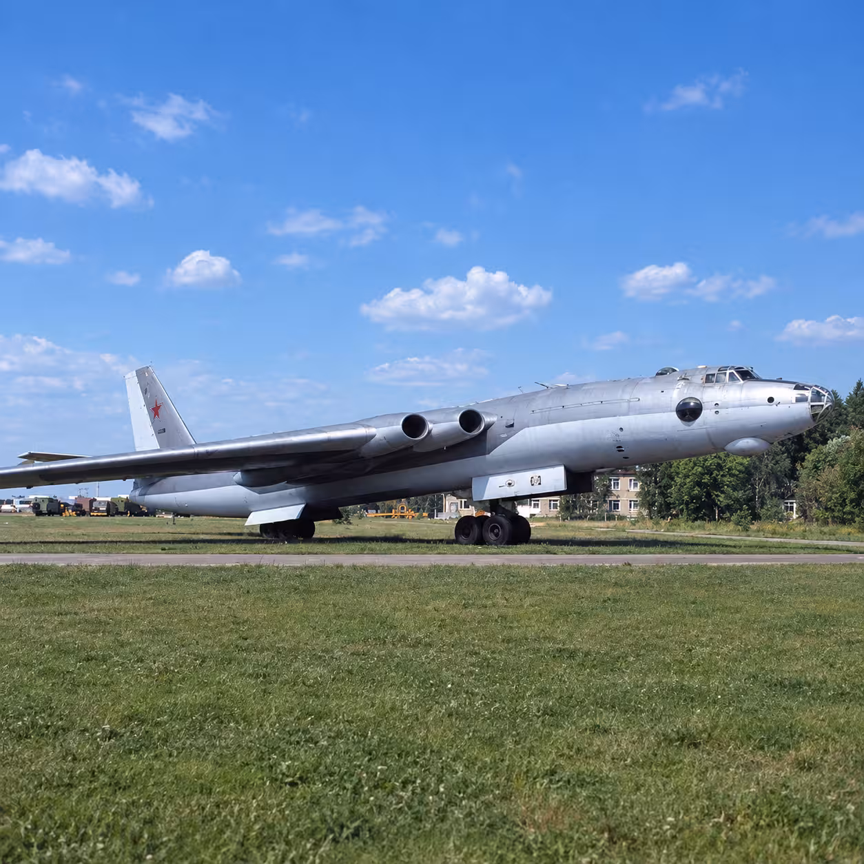Maquetas Hechas - Myasishchev M-4 Bison Vista frontal-lateral princial
